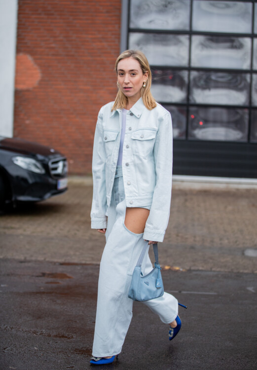 Streetstyle: как модницы носят джинсы c открытыми боками - «Уличный стиль»