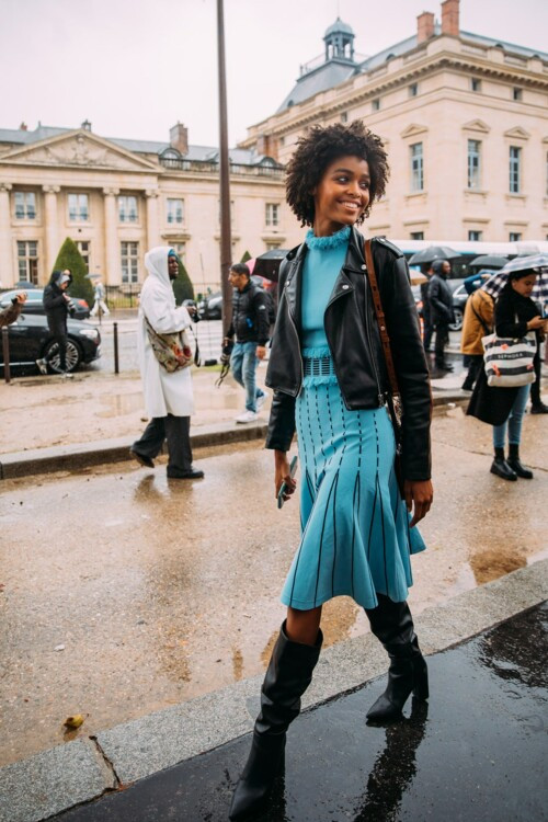 Streetstyle: 10 идей, как носить ярко-голубой в этом сезоне - «Уличный стиль»